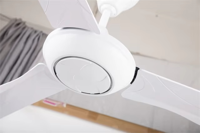 Modern Dc Electric Motor Cooling Fan Lamp Abs Blade Plastic Ceiling Fan With Light